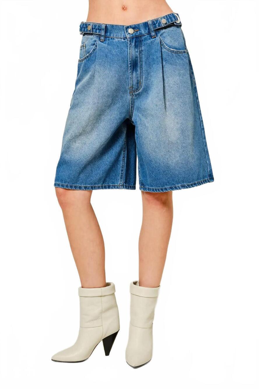 NEW AARON & AMBER adjustable waist shorts in med wash